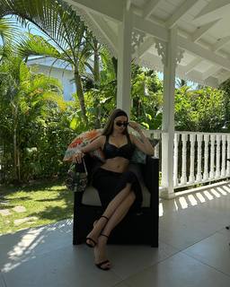 Xenia Tchoumitcheva feet photo thumbnail