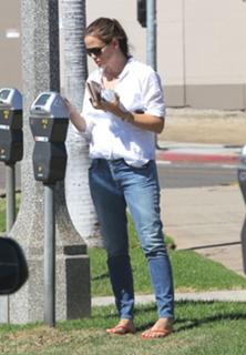 Jennifer Garner feet photo thumbnail