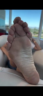 Kyle Unfug feet photo thumbnail
