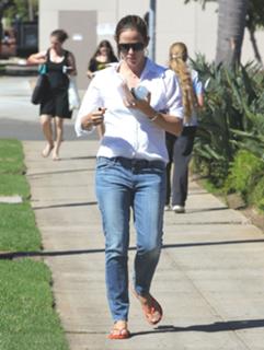 Jennifer Garner feet photo thumbnail