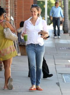Jennifer Garner feet photo thumbnail