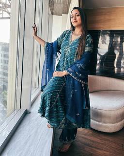 Sonakshi Sinha feet photo thumbnail