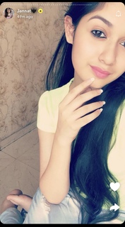 Jannat Zubair Rahmani feet photo thumbnail