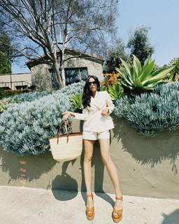 Abigail Spencer feet photo thumbnail