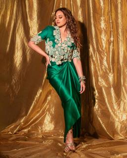 Sonakshi Sinha feet photo thumbnail