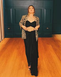 Sonakshi Sinha feet photo thumbnail