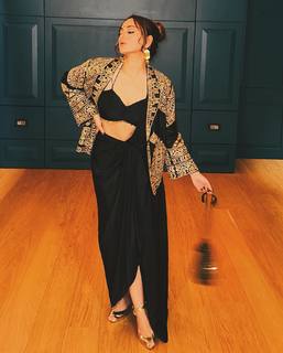 Sonakshi Sinha feet photo thumbnail