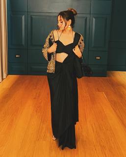 Sonakshi Sinha feet photo thumbnail