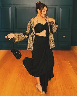 Sonakshi Sinha feet photo thumbnail