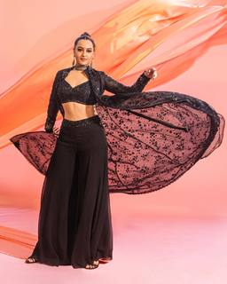 Sonakshi Sinha feet photo thumbnail