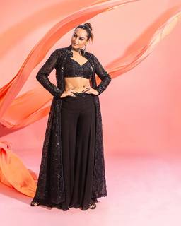 Sonakshi Sinha feet photo thumbnail