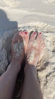 Franciely Freduzeski feet photo thumbnail