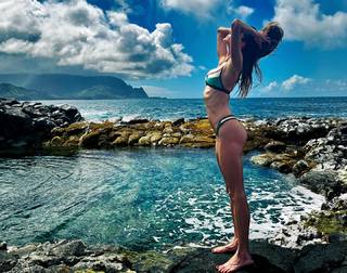 Alessandra Ambrosio feet photo thumbnail