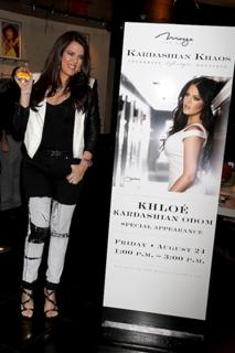 Khloé Kardashian feet photo thumbnail