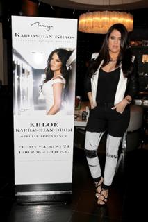 Khloé Kardashian feet photo thumbnail