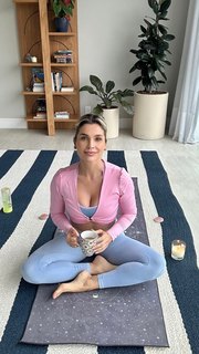 Flávia Alessandra feet photo thumbnail