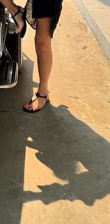 Chrissy Teigen feet photo thumbnail