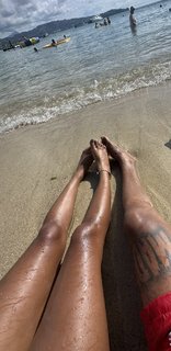 Halle Bailey feet photo thumbnail