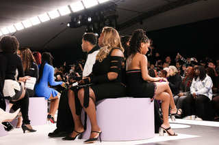 Halle Bailey feet photo thumbnail