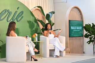 Halle Bailey feet photo thumbnail
