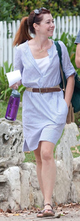 Alyson Hannigan feet photo thumbnail
