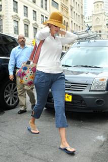 Uma Thurman feet photo thumbnail