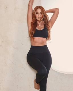 Khloé Kardashian feet photo thumbnail