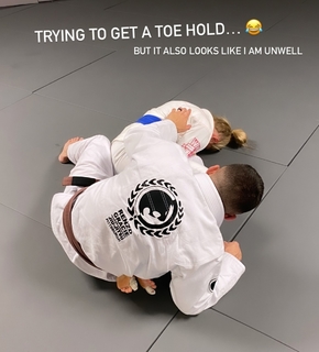 Justine Ezarik feet photo thumbnail