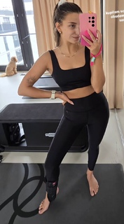 Julia Wieniawa-Narkiewicz feet photo thumbnail