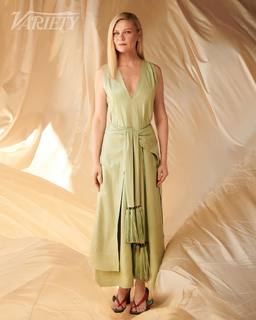 Kirsten Dunst feet photo thumbnail