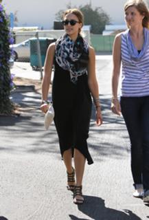 Jessica Alba feet photo thumbnail