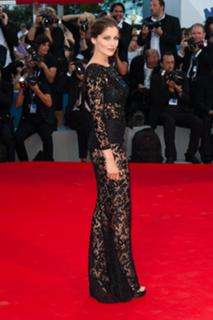 Laetitia Casta feet photo thumbnail
