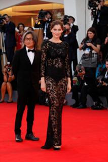 Laetitia Casta feet photo thumbnail