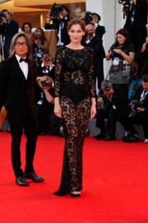 Laetitia Casta feet photo thumbnail