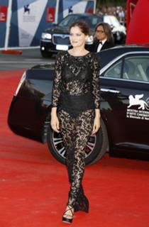 Laetitia Casta feet photo thumbnail