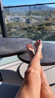 Brooke Burke feet photo thumbnail