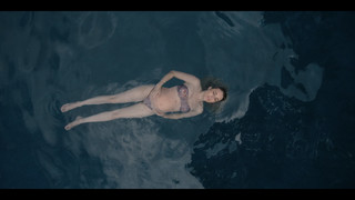 Emma Roberts feet photo thumbnail