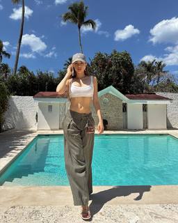 Xenia Tchoumitcheva feet photo thumbnail
