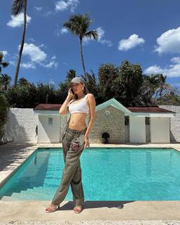 Xenia Tchoumitcheva feet photo thumbnail