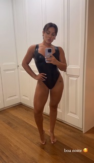 Kéfera Buchmann feet photo thumbnail