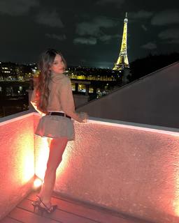 Hailee Steinfeld feet photo thumbnail