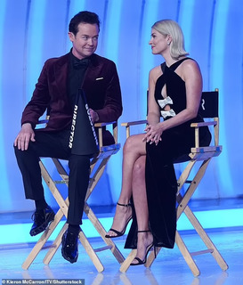 Holly Willoughby feet photo thumbnail