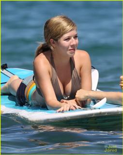 Jennette McCurdy feet photo thumbnail