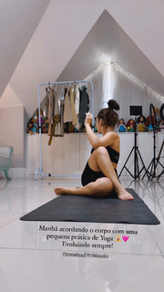 Larissa Manoela feet photo thumbnail