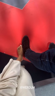 Kéfera Buchmann feet photo thumbnail