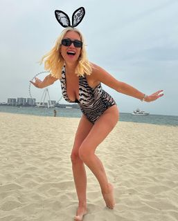 Denise Van Outen feet photo thumbnail