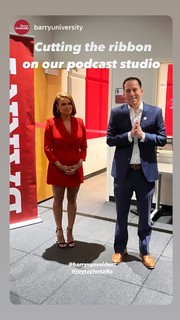 Joy Taylor feet photo thumbnail