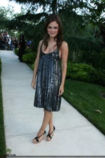 Rachel Bilson feet photo thumbnail