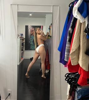 Jasmine Sanders feet photo thumbnail