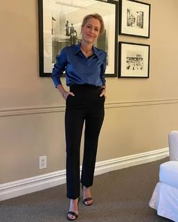 Gillian Anderson feet photo thumbnail